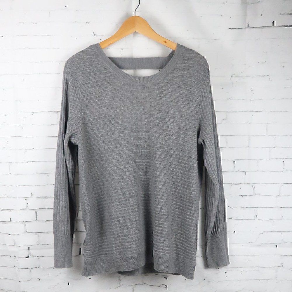 NEW YORK & COMPANY SOHO JEANS GREY LONG SLEEVE V WRAP BACK SWEATER SIZE MEDIUM